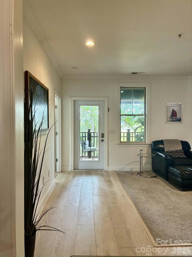 Building Photo - 5551 Colonial Chatsworth Cir