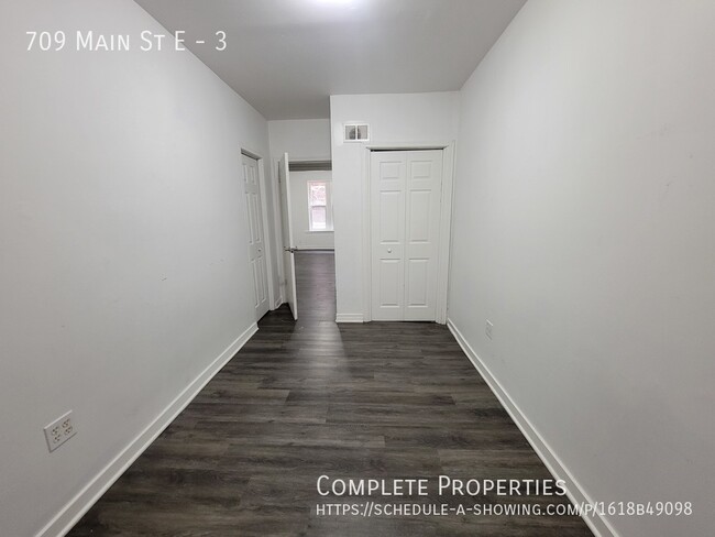 Photo du bâtiment - Main Floor, no stairs, private laundry and...