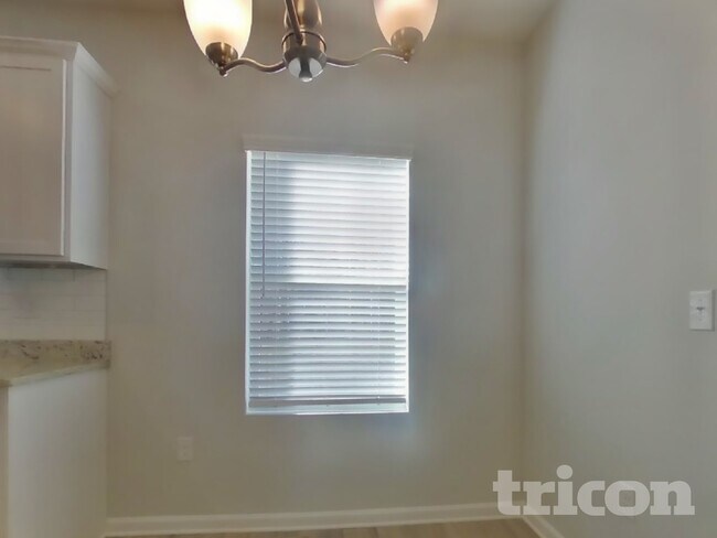 Foto del edificio - 831 Bryson Lake Cir