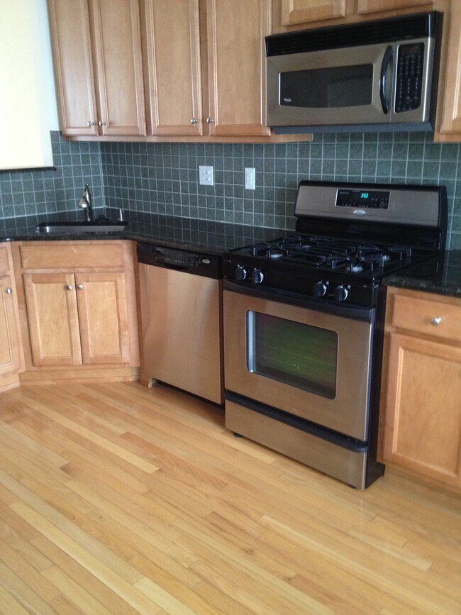 KITCHEN - 71 Osprey Ct