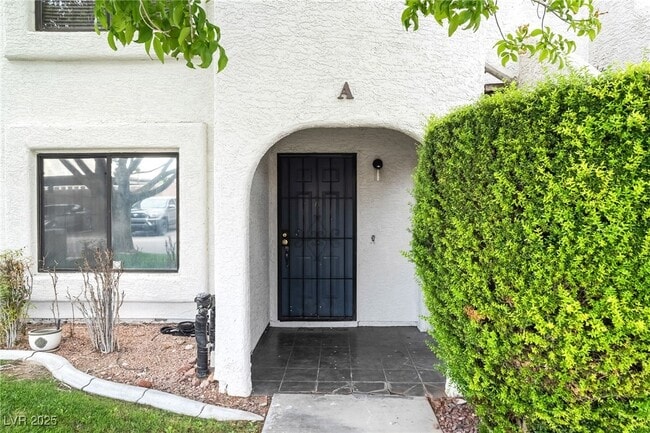 Building Photo - 1418 Santa Margarita St