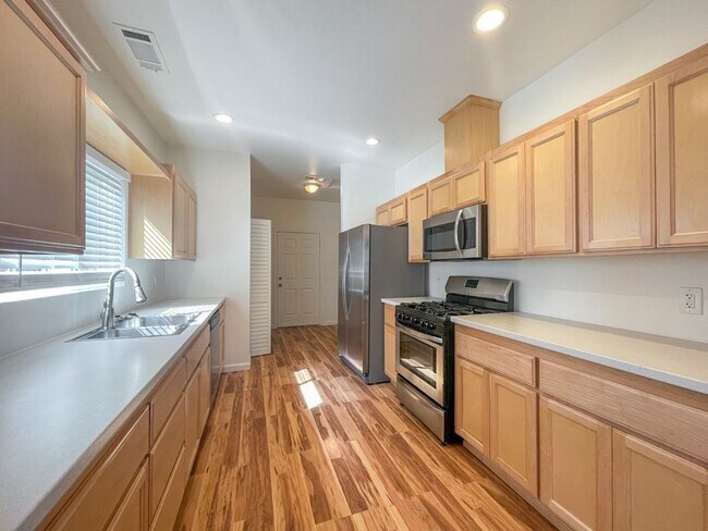 Foto del edificio - 636 W 8th St