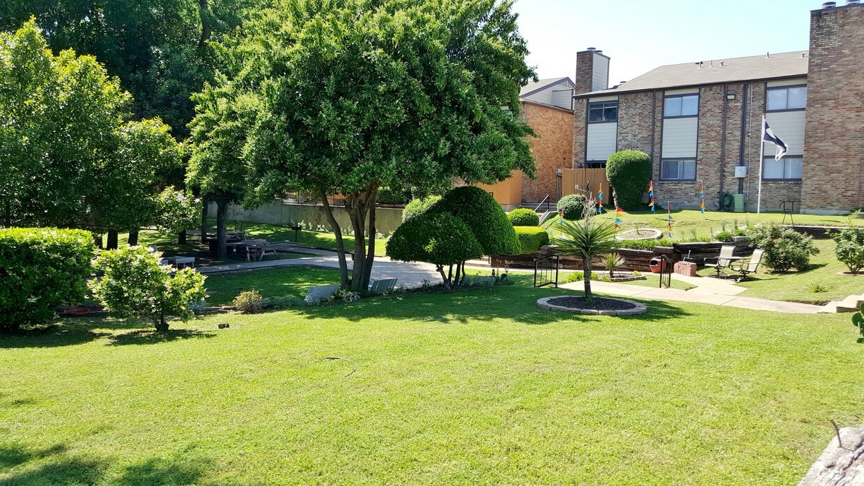 Spring Hollow Apartments Rentals Dallas, TX