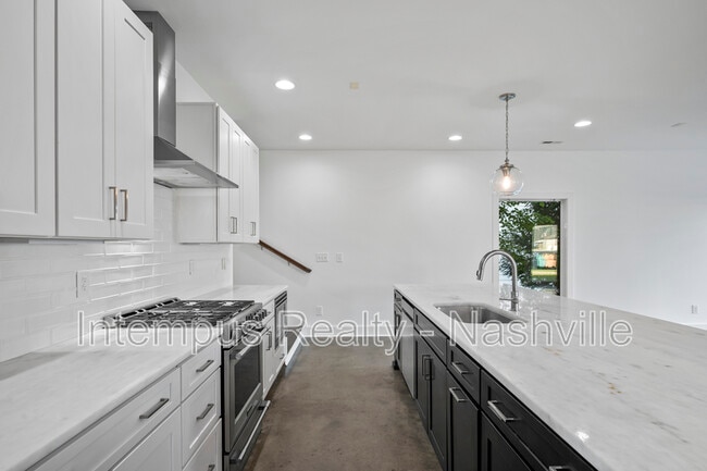 Building Photo - 962 9th Ave S