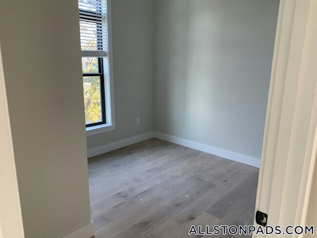 Foto del edificio - 157 Everett St