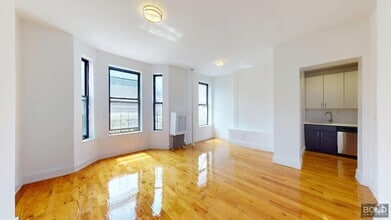 Building Photo - 17 W 125th St