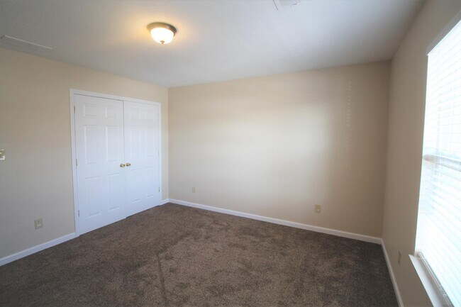 Building Photo - 215 Homestead Dr