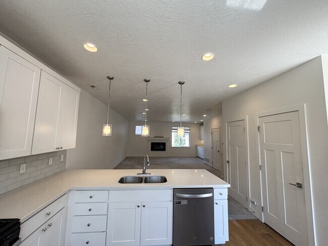 Building Photo - 3883 Komenda Ct