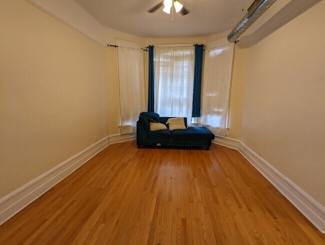 Building Photo - 6815 S Langley Ave