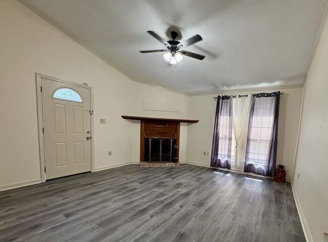 Building Photo - 5490 Sleepy Hollow Dr