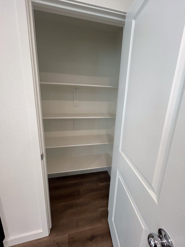 Foto del edificio - BRAND NEW 3 Bedroom Home for Rent in Redding CA | Gated Community, Garage, Yard