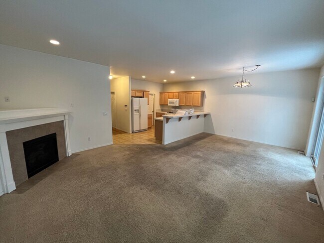 Foto del edificio - 3 Bed/2.5 Bath Single Family Home in River Canyon Estates