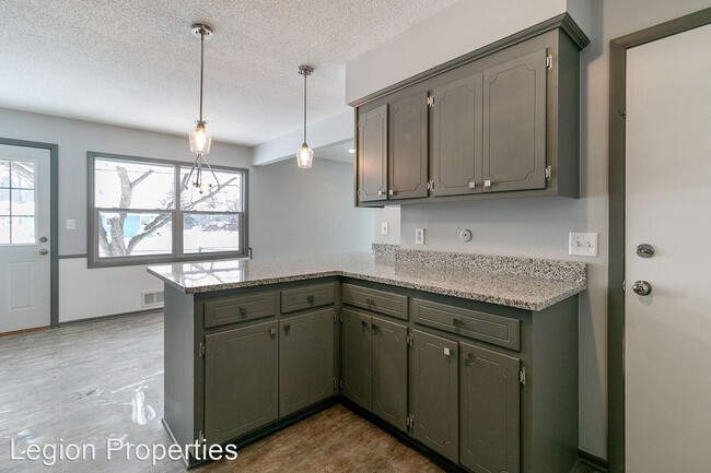 Building Photo - 3 br, 1 bath House - 797 Greenway Ave. N.