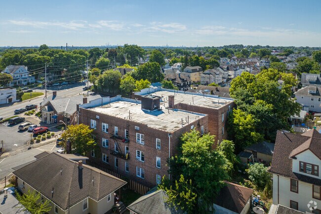 Building Photo - 330 E. 33rd St.