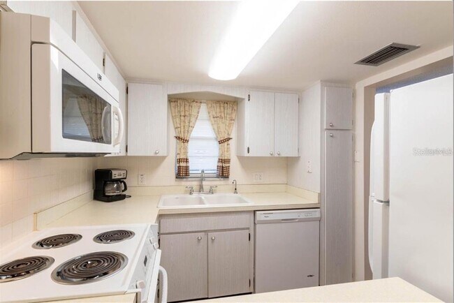 Foto del edificio - 4807 Marine Pkwy