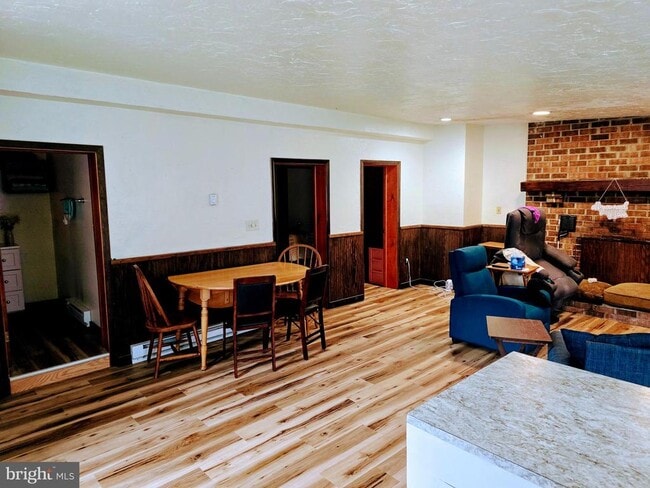 Building Photo - 65 E Hanover St