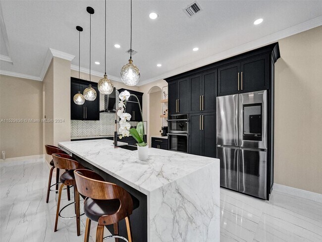 Building Photo - 6435 SW 55th Pl