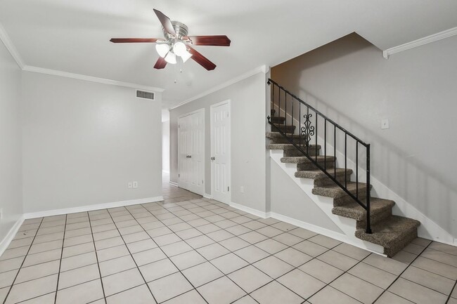 Building Photo - 904 St Julien Dr