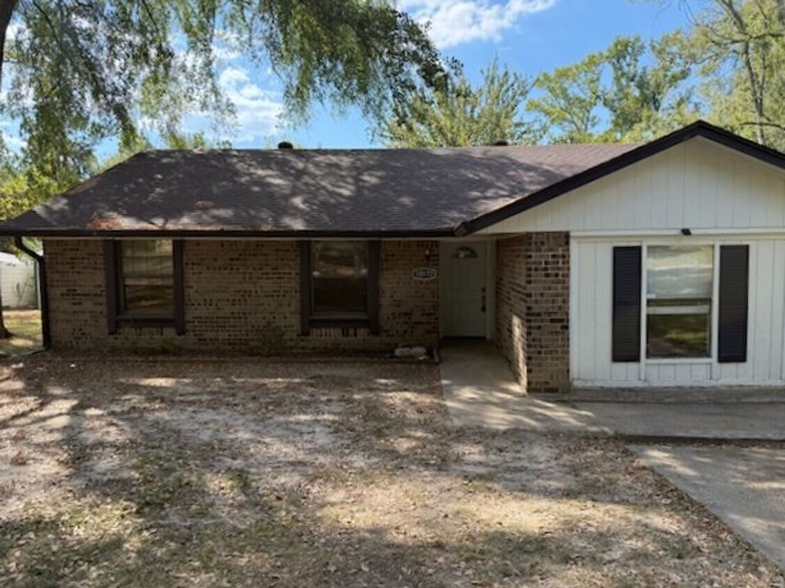 Primary Photo - 10172 Hillside Dr