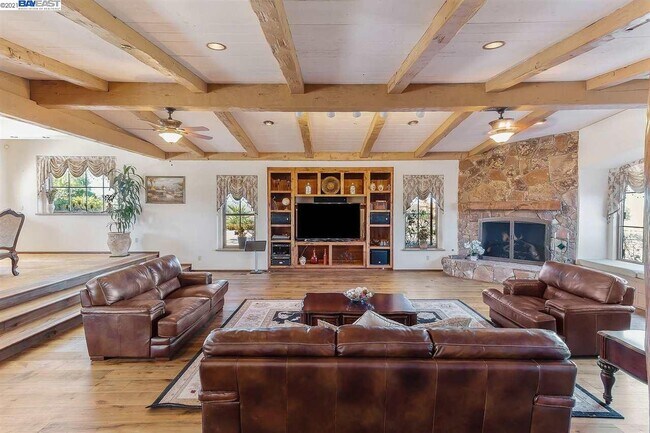 Foto del edificio - 7795 Cedar Mountain Rd
