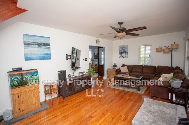 Photo - 417 N Warwick Rd House