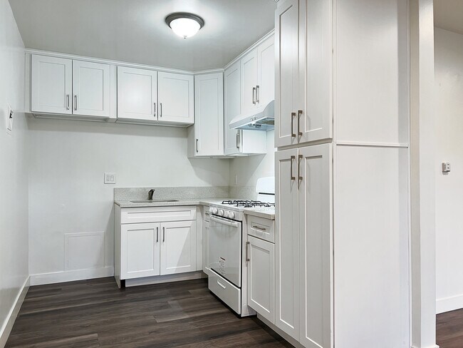 Cocina - 7228 Haskell Ave