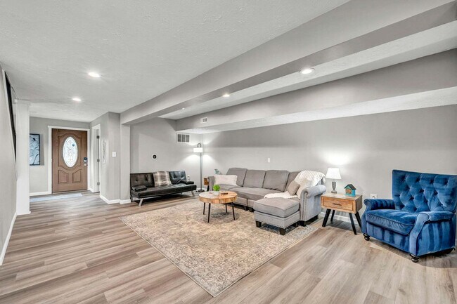 Foto del edificio - 829 Portage Lakes Drive