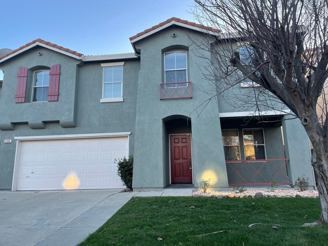 Foto principal - LARGE TWO STORY HOME IN ROCKLIN WITH 4 BED...