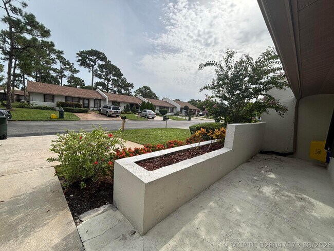 Foto del edificio - 6132 Fairfield Cir