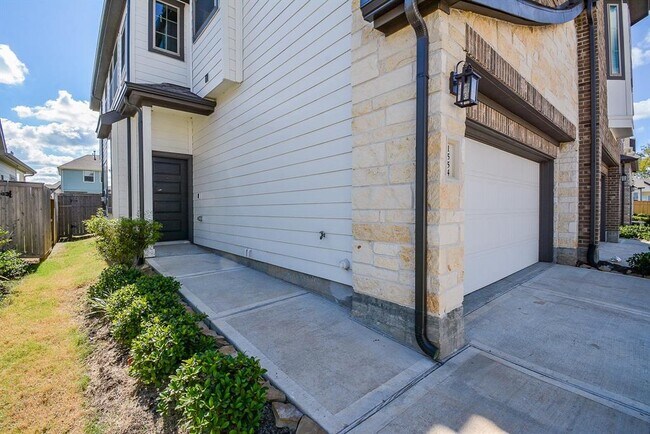 Foto del edificio - 1554 Rustling Creek Dr