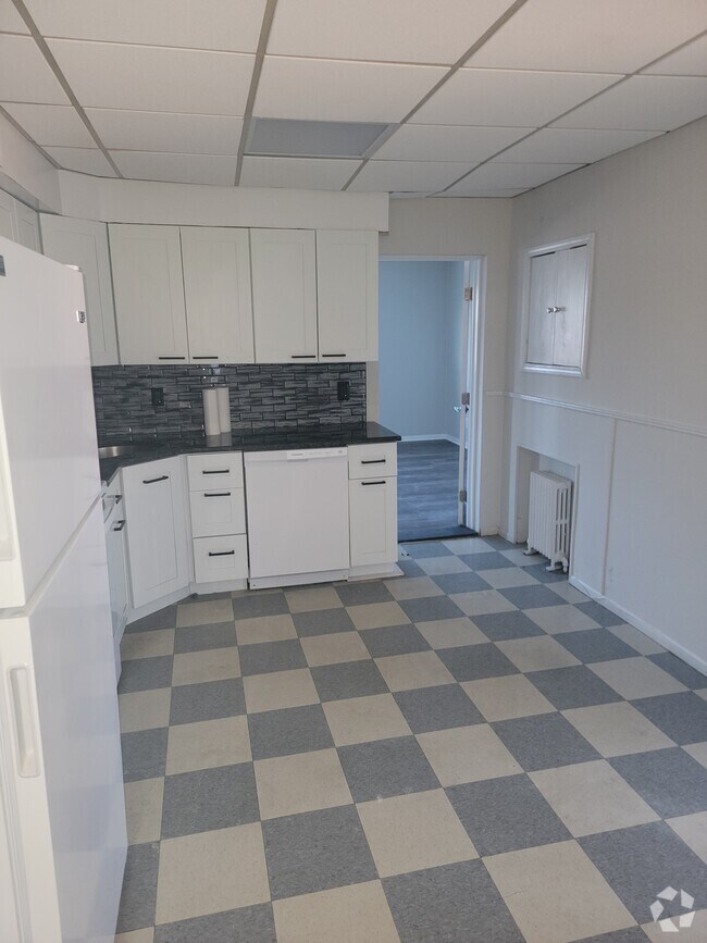 Queens Park at Franklin Square Apartments under 2,000 Franklin