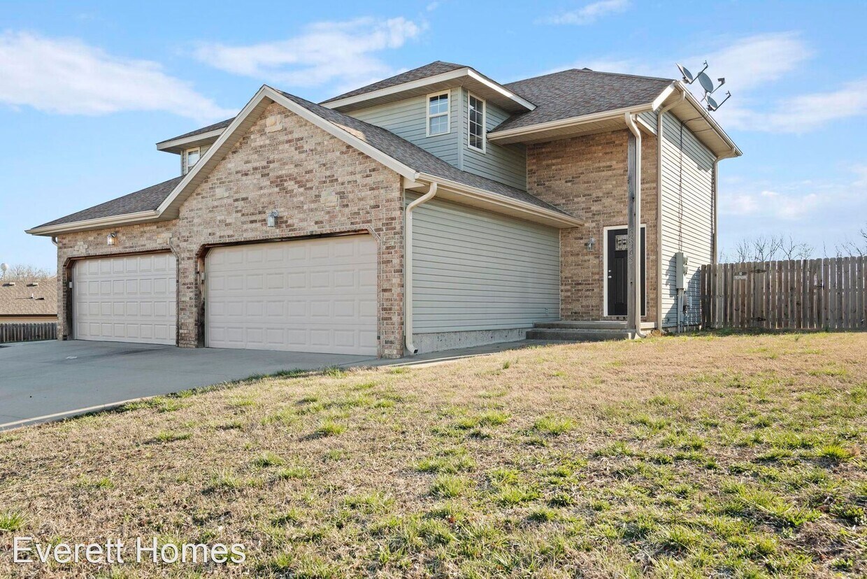Foto principal - 3 br, 2 bath House - 3338 S Hillcrest Ave