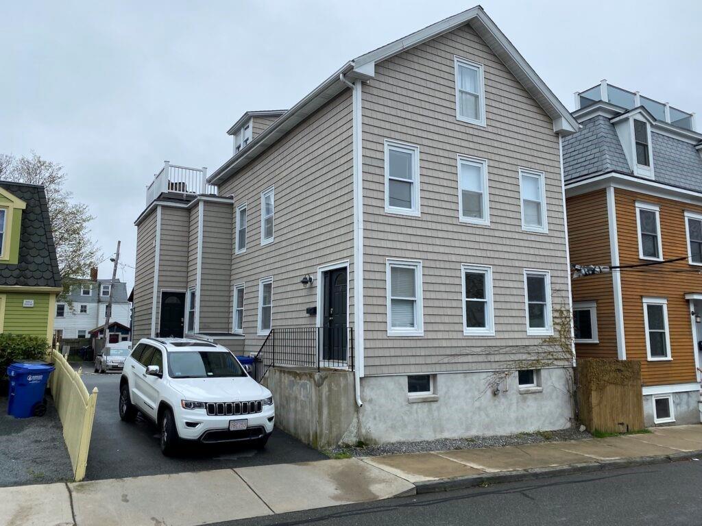 Primary Photo - 19 Howard St