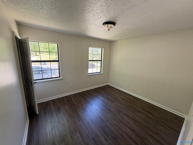 Foto del edificio - 4931 Cotton Row NW