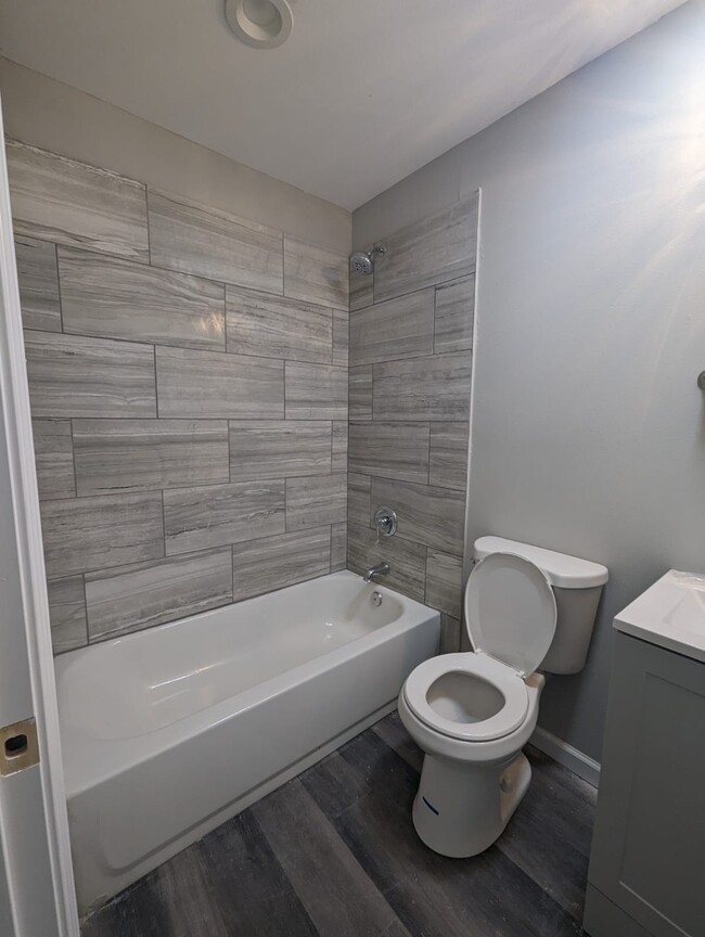 Foto del edificio - 207 River Oaks Dr