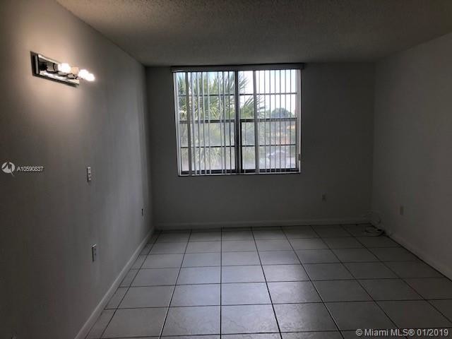 Building Photo - 9310 Fontainebleau Blvd