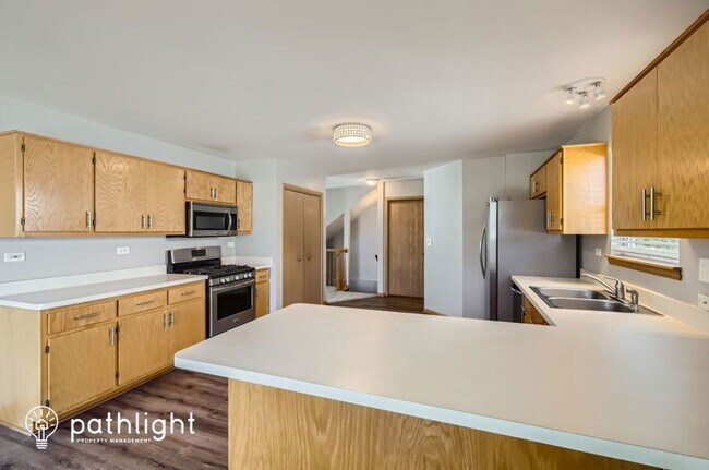 Building Photo - 2106 Primrose Dr