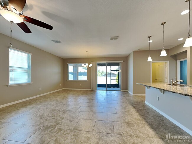 Building Photo - 132 Waterside Circle Winter Haven FL