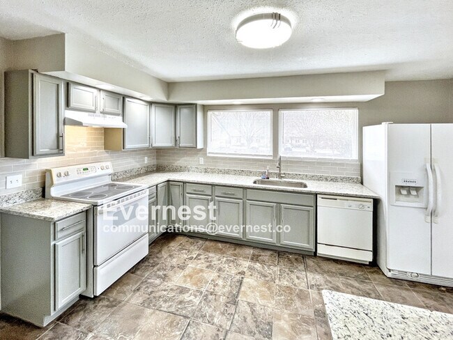 Foto del edificio - 3-Bedroom, 2-Bathroom Home with Convenient...