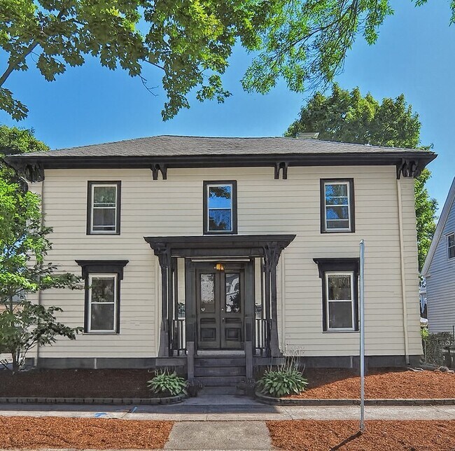 Building Photo - 40 Avon St