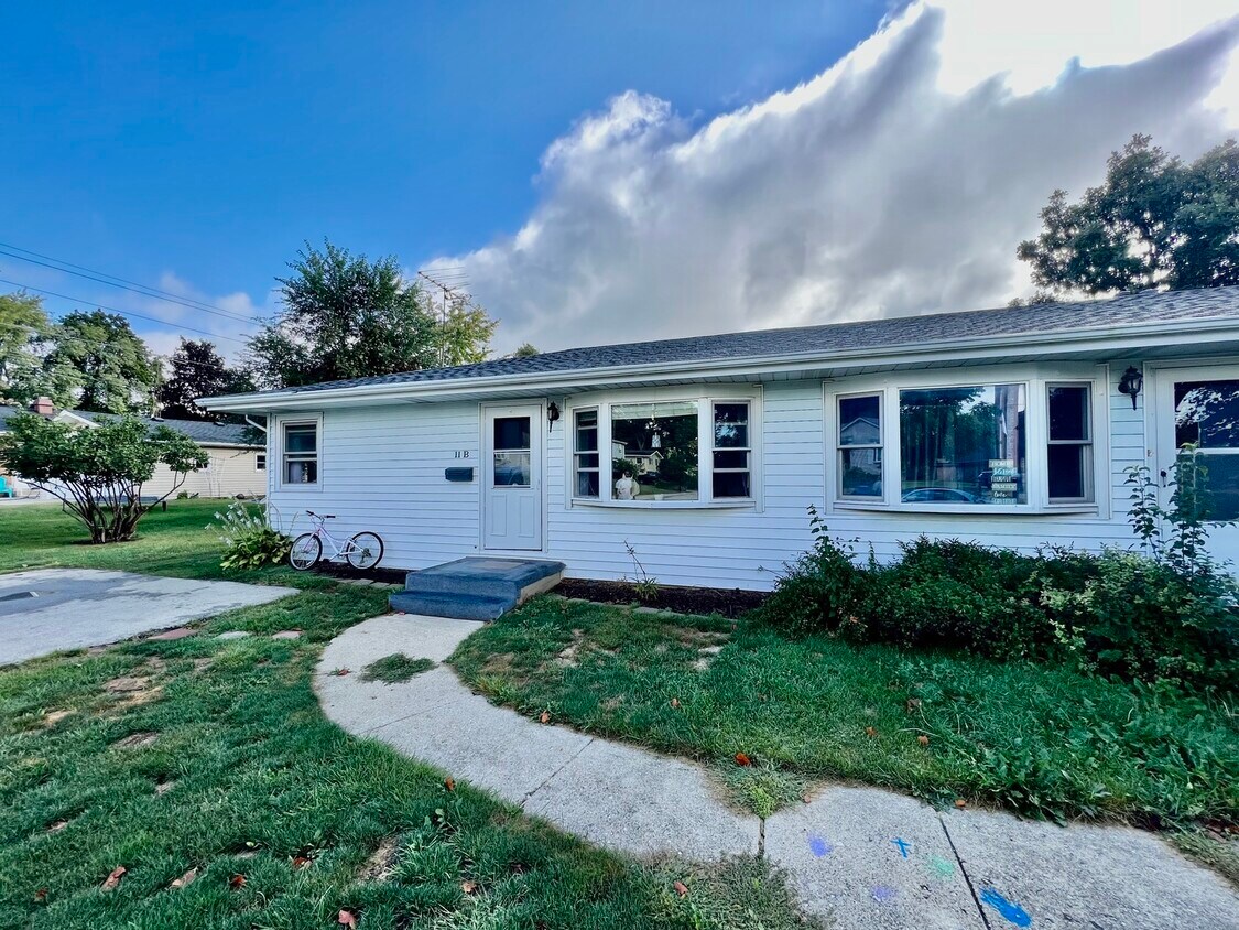 11 N Cherrytree Ct Unit B, North Aurora, IL 60542 Condo for Rent in