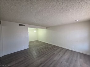 Building Photo - 615 S Royal Crest Cir