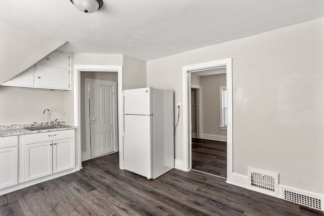 Building Photo - 1316 S 13th St