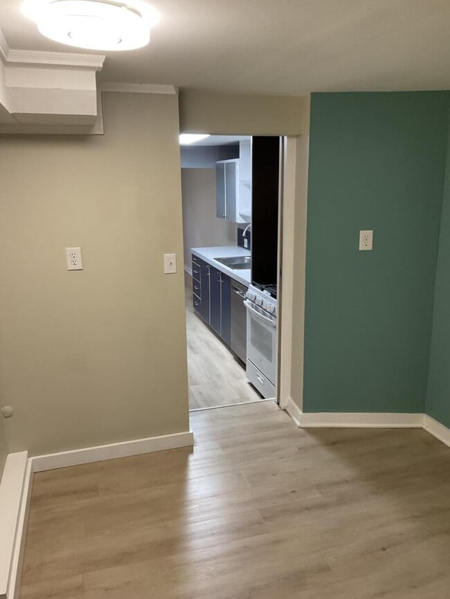 Building Photo - 2 bedroom in Seattle WA 98125