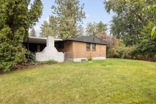 Building Photo - 3011 W Dalke Ave