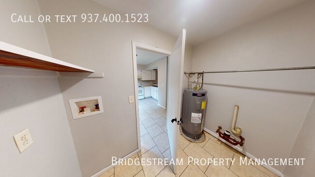 Foto del edificio - Large 2 bedroom, 1.5 bath townhome with 1 ...