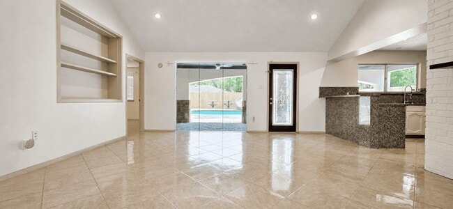 Building Photo - 13914 Bonnington Dr