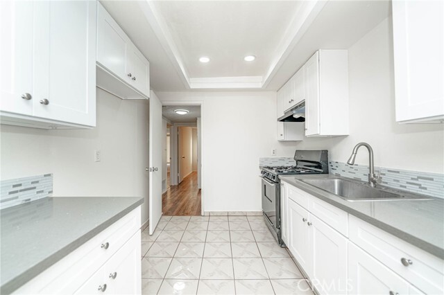 Foto del edificio - 1400 W Warner Ave