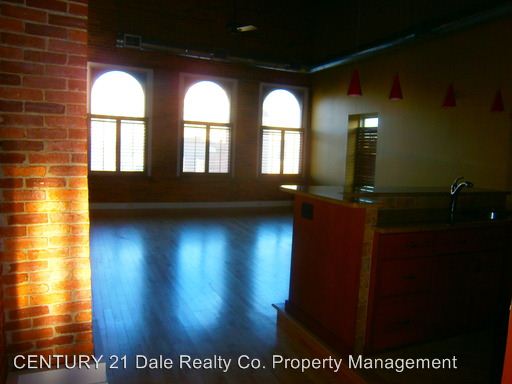 Building Photo - 232 N George St