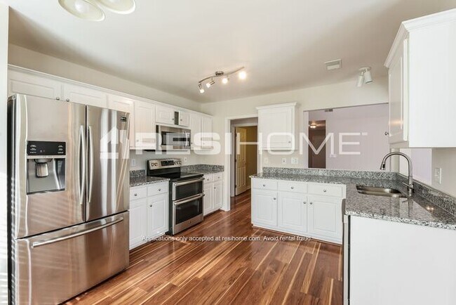 Foto del edificio - 308 Sprucewood Court